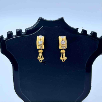 Buy quality 916 CZ Ladies Delicate Gold Earring LFE638 in Ahmedabad