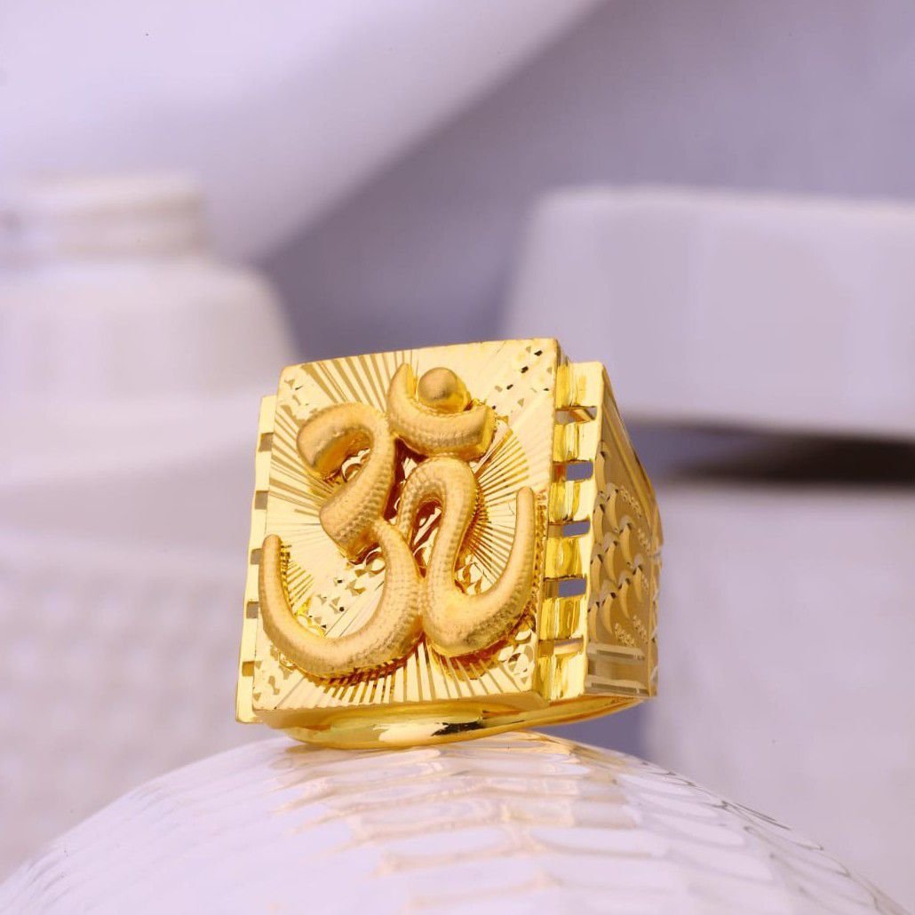 Buy quality 18kt / 750 yellow gold religious om diamond ring for women  7lr91 in Pune